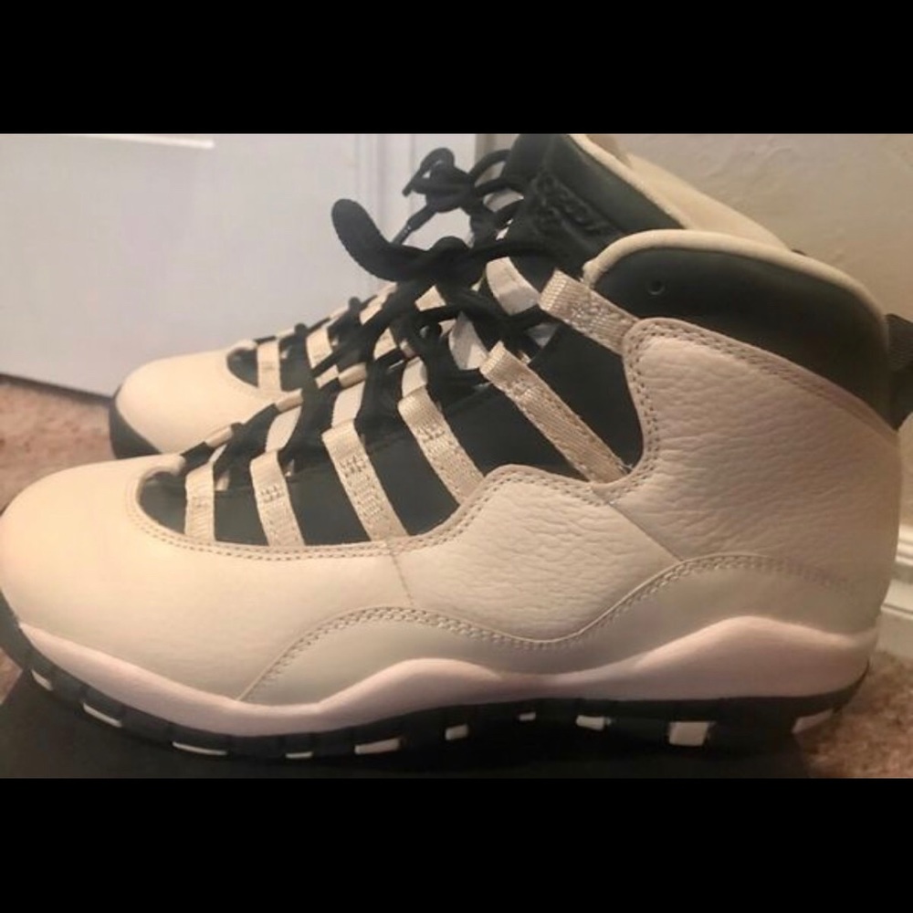 AIR JORDAN HEIRESS  size 6.5 youth